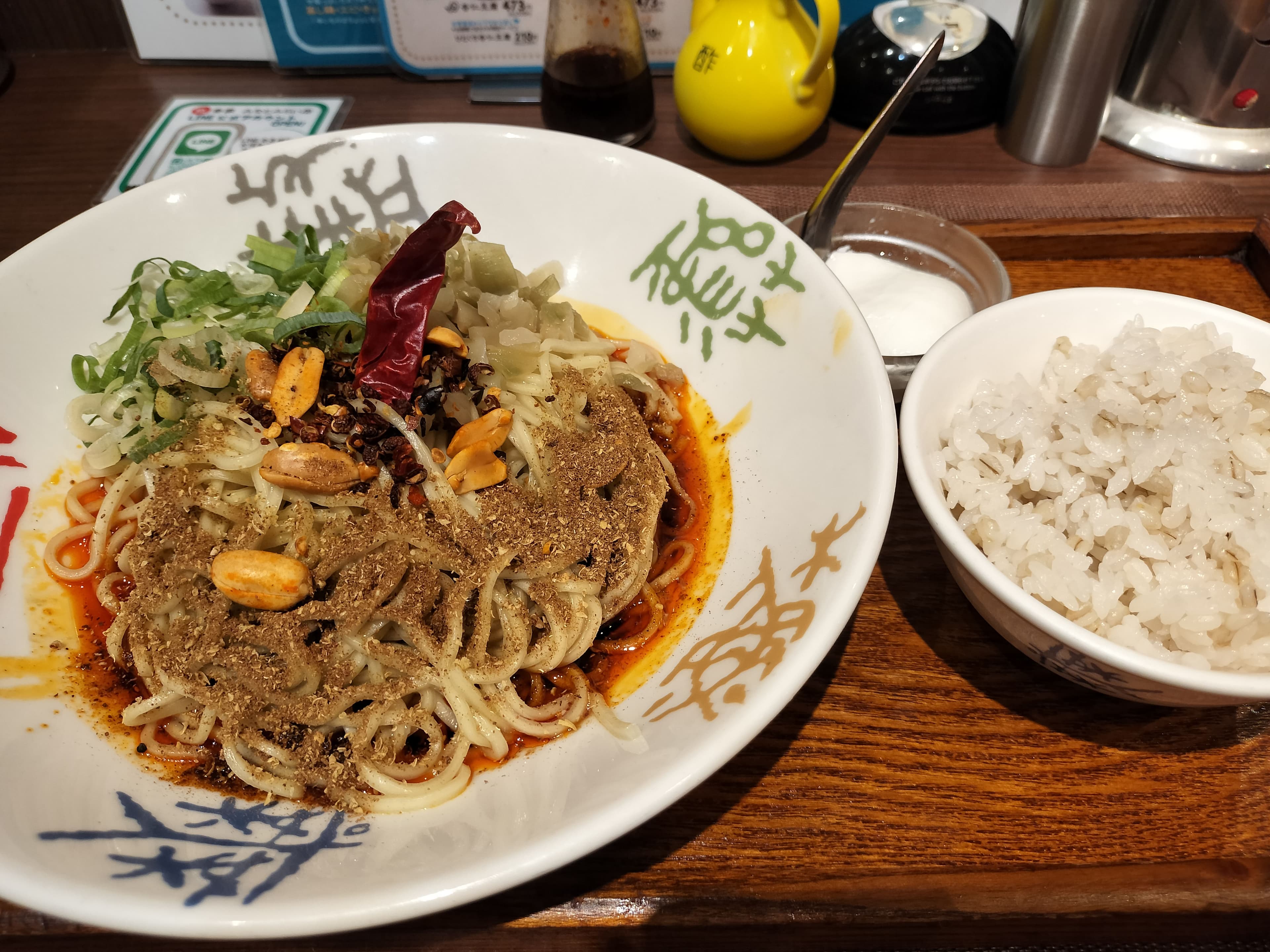 みなとみらいで味わう本格スパイス|香家「麻辣・汁なし担々麺」ランチ体験