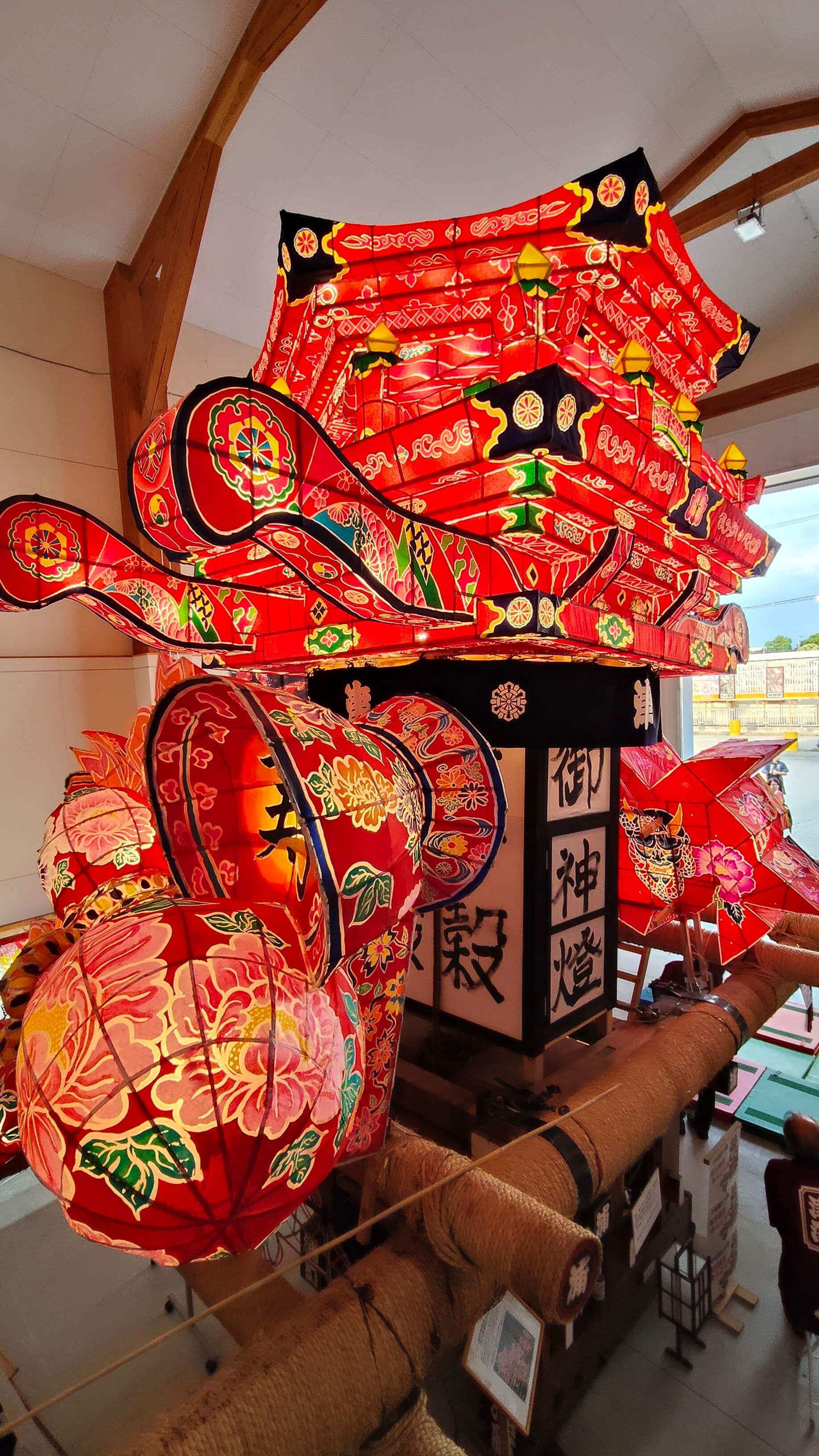 夜の町に朱が灯る|津沢夜高あんどん祭を歩く